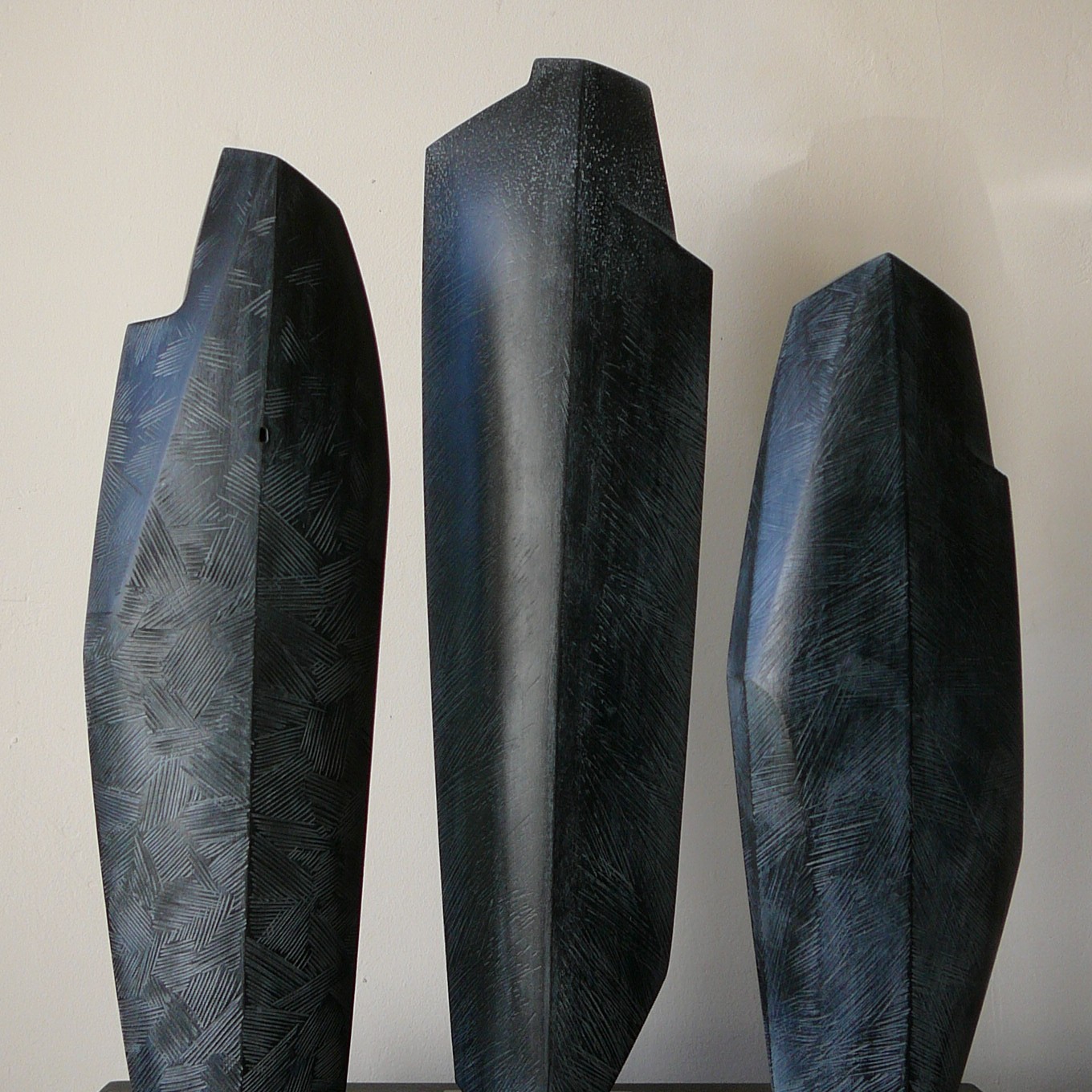 Trois pierres levées, Tilleul, H 37, H 43, H 33 cm, 2019